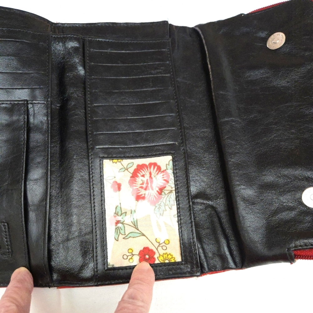 Elegant Red Leather Clutch - Picture 4 of 10